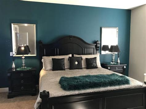 Dramatic Accent Wall In Master Bedroom Love The Teal Black And Gray