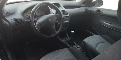1° mettre la voiture sur chandelles ( en effet, il faut passer dessous pour enlever. Peugeot 206 206 1,4 HDi !! VRLO DOBAR !!, 2005 god.