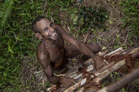 Inside Indonesias Cannibal Korowai Tribe That Live In Trees And