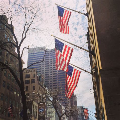 National Flags on 5th Avenue #travel #metmik #nyc #NewYork #inoost inoost.metmik.nl