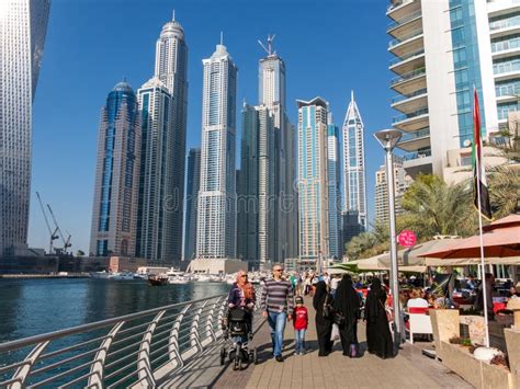 Il Dubai Marina Walk In Marina District Del Dubai Immagine Editoriale
