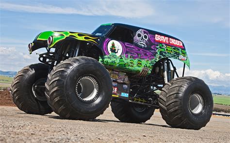 Ride Along With Grave Digger Performance Video Truck Trend