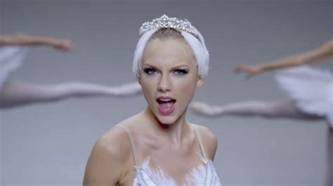 Taylor Swift Nel Video Shake It Off 502839 Movieplayer It