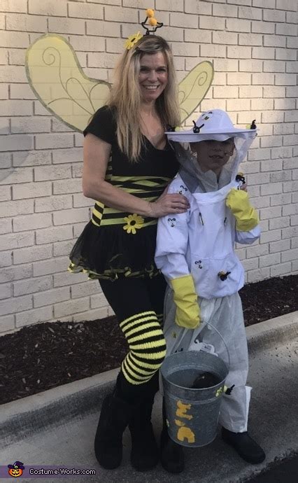 Bee Keeper And His Bees Costume Easy Diy Costumes Photo 210