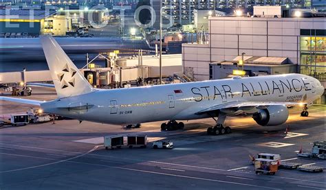 Singapore Airlines Star Alliance Boeing 777 312er Features