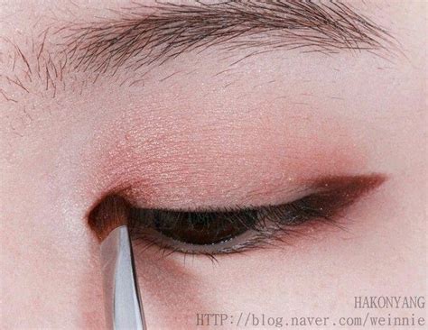 Korean Makeup Tutorial Drawing Eyeline Using Eyeshadow By Hakonyang