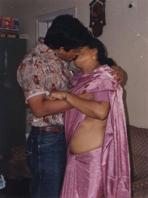 Indian Plumper Aunty With Giant Titties ZB Porn. 