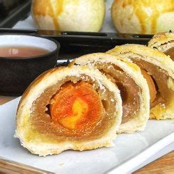 Chinese recipes and eating culture. Salted egg pastry - How to make in 3 steps (traditional ...
