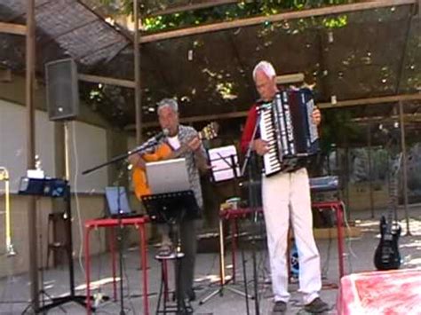 The country produces about 12% of the. Café des trois colombes.MOD - YouTube