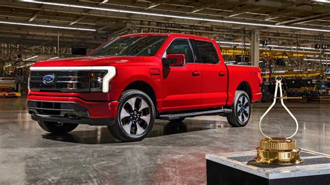 Ford F 150 Lightning Wins Motortrend 2023 Truck Of The Year Award