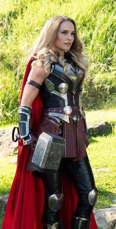 New Shot Of Natalie Portman As The Mighty Thor Now That Shes Playing
