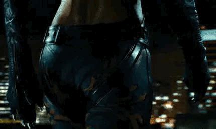 Halle Berry Catwoman Gif Catwoman Halle Berry Halle Berry Catwoman