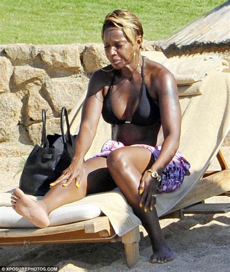Mary J Blige Shows Off Her Sizzling Bikini Body As She Suns Herself In