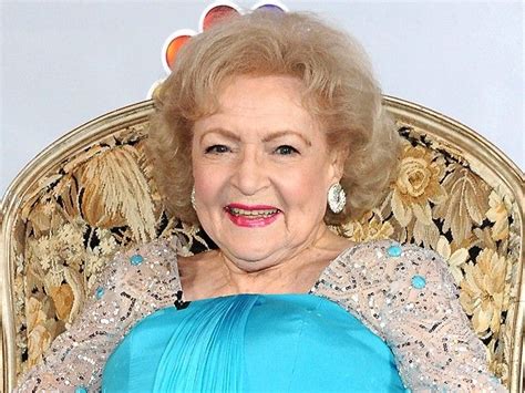 Betty White Turning 90 And Not Slowing Down Look At Her