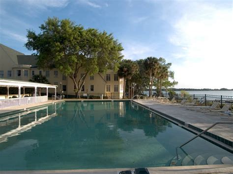 Lakeside inn is located on a private beach and in a walkable area with good shopping. Lakeside Inn Mount Dora FL