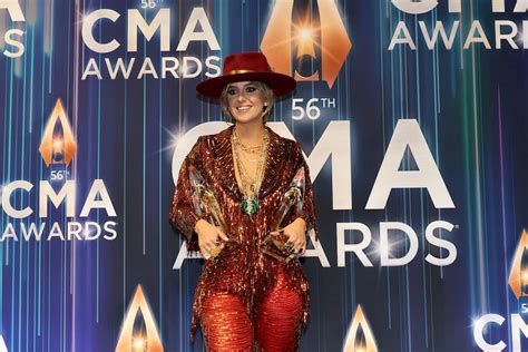 Lainey Wilson Reveals How Shell Celebrate Her Cmas Wins Wkky Country