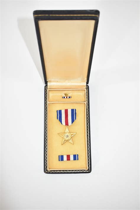 Original Wwii Us Silver Star In Box With Ribbon And Pin Byf41