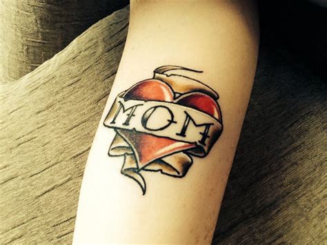 Traditional Mom Tattoo On Right Inner Arm With Heart And Banner Mom