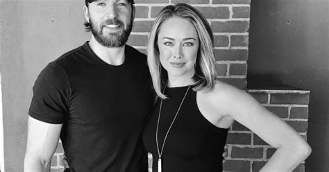 Up Close And Personal With Chris Evans And Lindsey Mckeon Huffpost Uk News