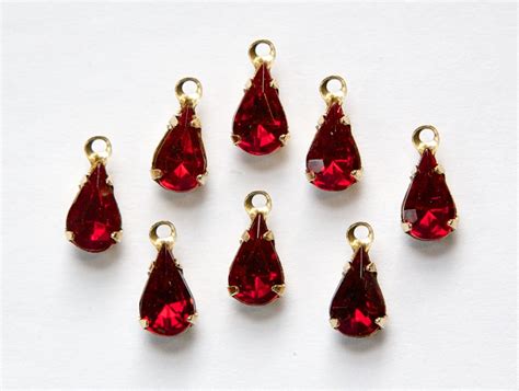 Vintage Ruby Red Glass Faceted Teardrop Stones In 1 Loop Brass Setting