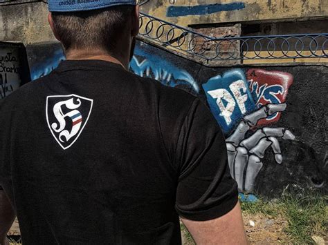 Bo jak tłumaczy pan łukasz: Wisła Kraków koszulka HOOLIGANS S - 7308223279 - oficjalne ...