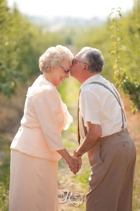 Pin By Antonella Fuentes On Amore Per Sempre Old Couple In Love Old