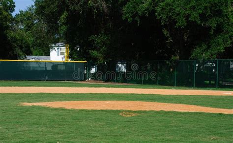 Empty Baseball Field Stock Image Image Of Athlete Grass 10064875