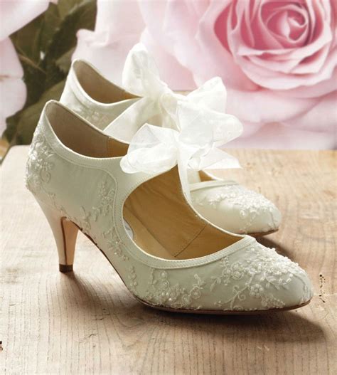 Beautiful Ivory Low Heel Bridal Shoes Mixed With Artistic Floral