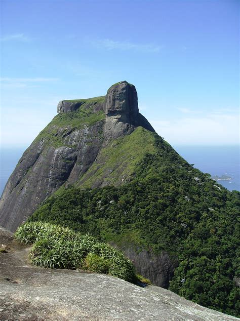 A trilha da pedra da gávea is a fantastic hike in rio de janeiro that starts at sea level and reaches 844 metres (2,769 ft) of elevation. Ficheiro:Pedra da gavea (3).JPG - Wikipédia, a enciclopédia livre