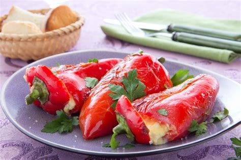 Peperoni cornetto ripieni la ricetta del secondo piatto semplice e