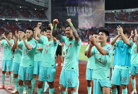 Chinese Fans Hit By Projectiles From Thailand Supporters As Security Step In After World Cup