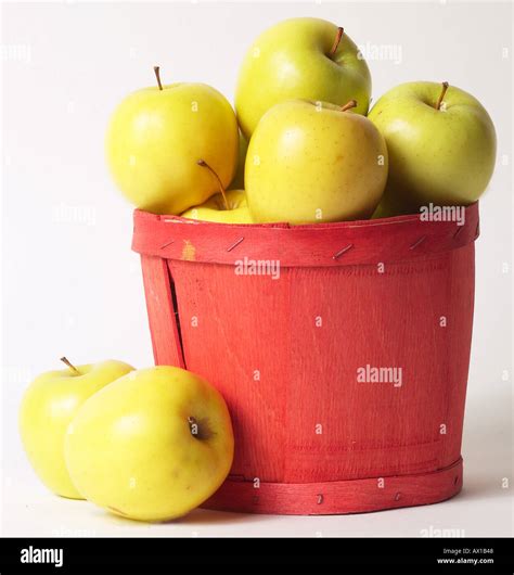 Bushel Hi Res Stock Photography And Images Alamy