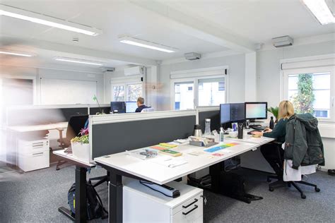 Production of the glass sensors takes place in the 'glass shop', which always provides stable ambient conditions: Endress + Hauser Conducta GmbH + Co. KG | Portakabin®