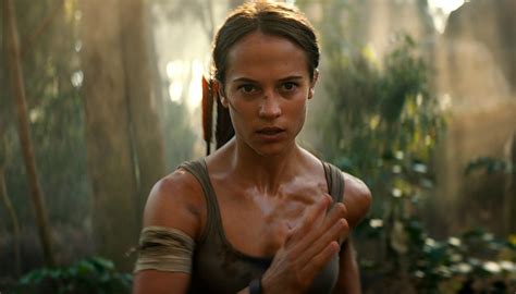 Tomb Raider 人気ゲームの再映画化トゥームレイダーのオスカー女優アリシアヴィキャンデルが激流からの脱出を目指す本編シーン