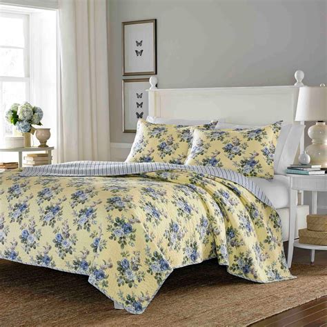 Laura Ashley Linley Reversible 3 Piece Full Queen Size Quilt Set Overstock Shopping Great