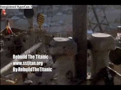 Zeker deze, waar een volledig intacte titanic (men wist toen nog niet dat het schip in twee gebroken was) naar boven wordt gehaald door middel van matige speciale effecten. Raise The Titanic - Model - YouTube