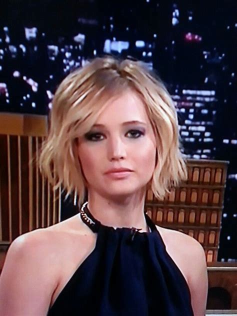 Jennifer Lawrences Cute Wavy Short Bob Haircut As Seen On Jimmy