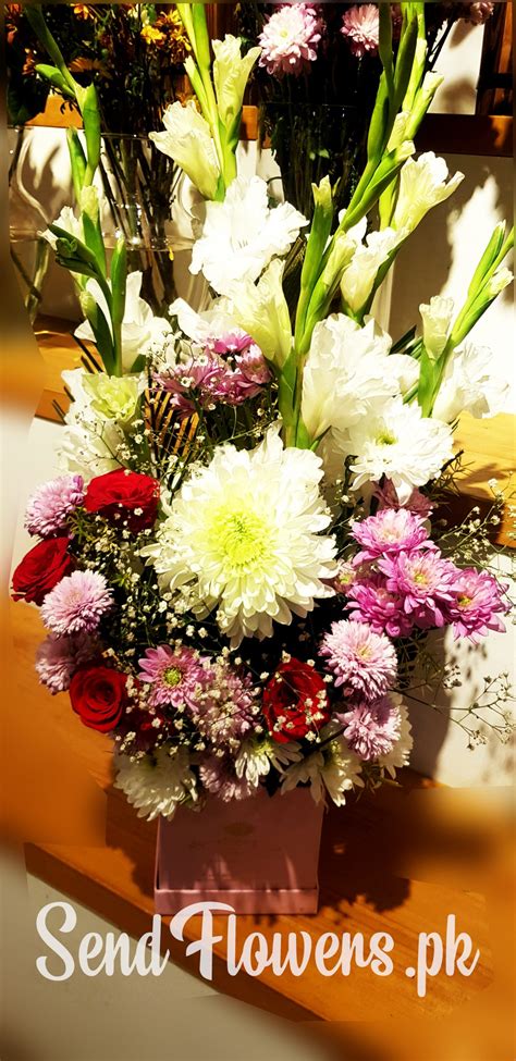 Cheap flower box with free same day delivery in singapore at only $30. Flower Box Arrangement - Same Day Mother's Day Delivery ...