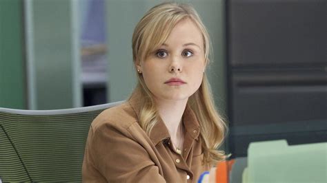 Alison Pill Tweets Topless Photo Apologizes Abc