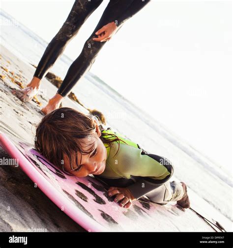 Padre Con Su Hija Haciendo Surf Fotos E Imágenes De Stock Alamy