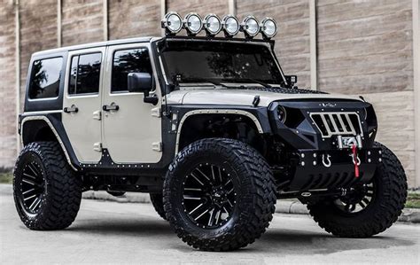 13 Pictures Of Perfect Modded Jeeps And 12 That Should Be Hidden