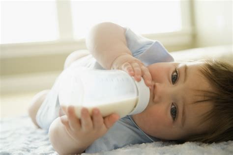 Kapan Sebaiknya Mengganti Botol Susu Bayi Smartmama