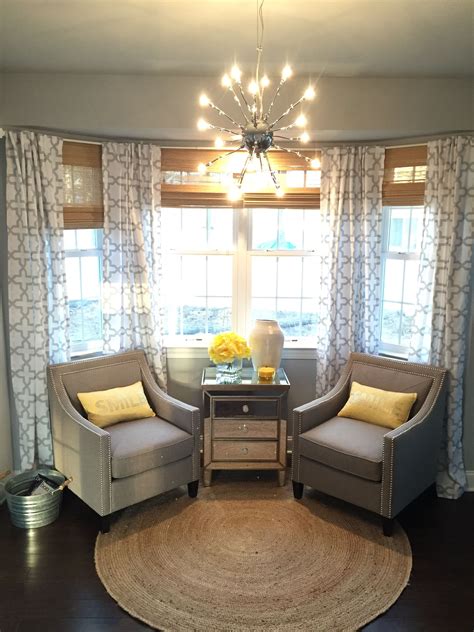 20 Living Room With Bay Window