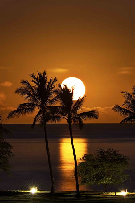 Full Moon Set At Kaanapali Beach Landscape Pictures Beautiful Sunset