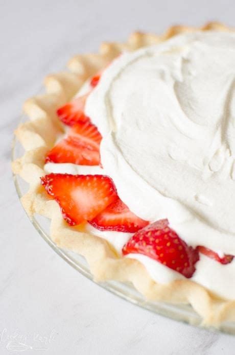 Strawberries And Cream Pie Is Fresh Simple And Creamy Easy Pie Recipes Delicious Desserts