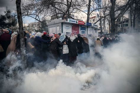 Turkish Police Break Protest Over Seizure Of Zaman Newspaper Bloomberg