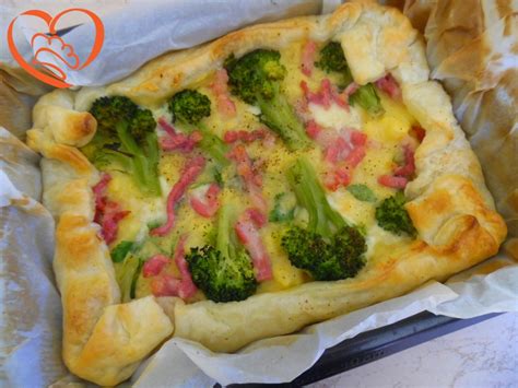 Versare i broccoli, eliminando lo spicchio dell'aglio. Torta brisee con broccoli e pancetta - Cuoca Per Passione