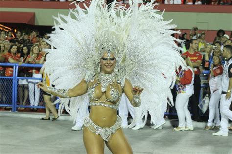 Os Melhores Momentos De Viviane Araújo Eleita Pelos Internautas A Melhor Rainha Do Carnaval Do