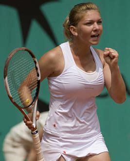 Halep first broke into the world's top 50 at the end of 2012, reached the top 20 in august 2013, and finally the top 10 in january 2014. Fanii Simonei Halep ii cer sportivei sa nu isi micsoreze sanii