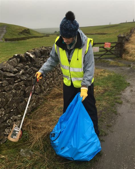 Litter Picking Tideswell And District Environment Group